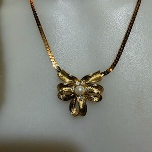 Vintage Trifari Pearl Bow Necklace